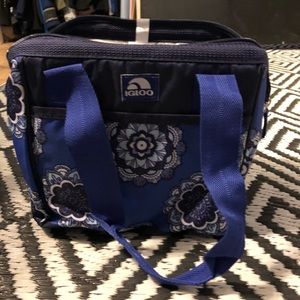 Igloo patterned lunch bag